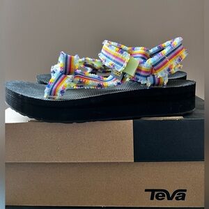 TEVA SANDALS: SIZE 7 WOMENS